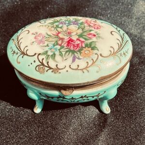 Vintage Norleans Japan porcelain footed trinket box